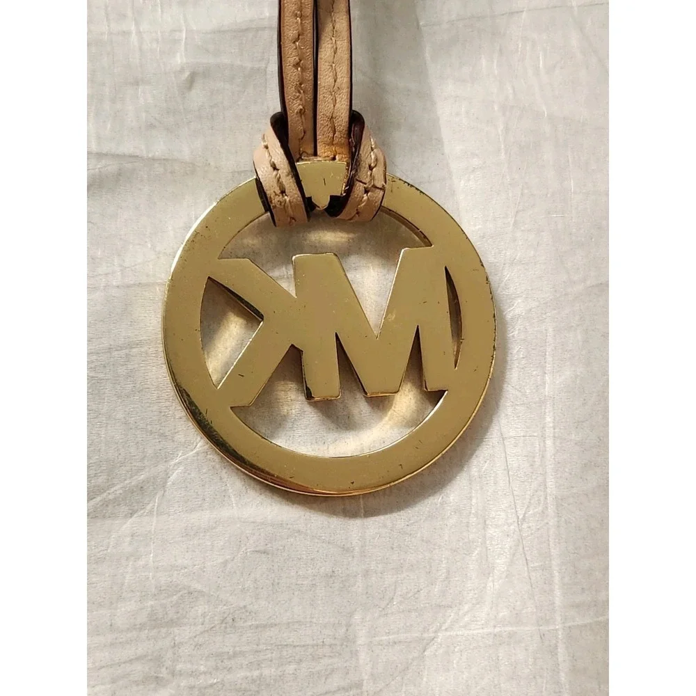Michael Kors MK Purse Gold Key Purse Bag Fob Charm Beige Strap 2